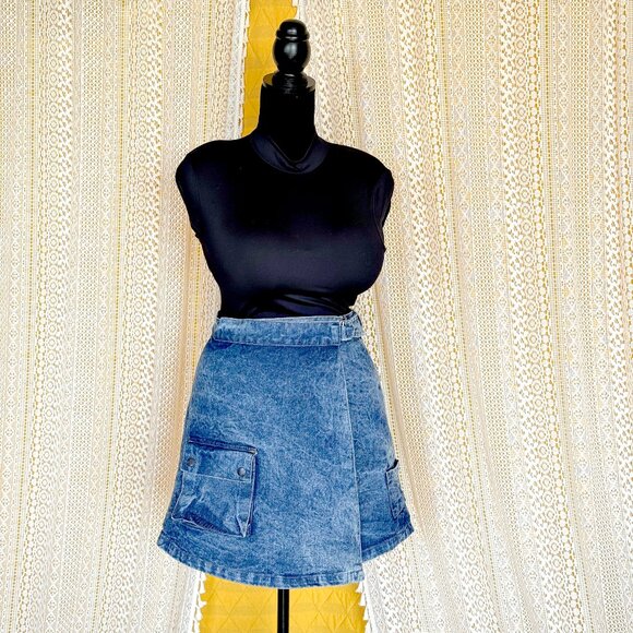 THE PEOPLE Vs. Acid Wash Denim Wrap Mini Skirt with Pockets | Size M | Retro Y2k - Picture 5 of 17